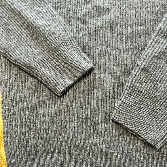 Piombo Men's Classic Gray Cashmere Crewneck Sweater